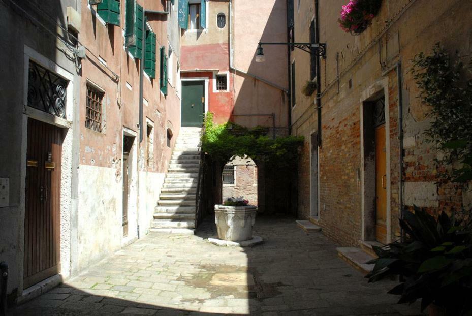 Dorsoduro - Corte Della Comare Venedig Exterior foto